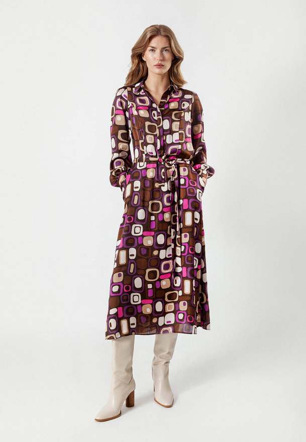 Długa sukienka w stylu koszulowym