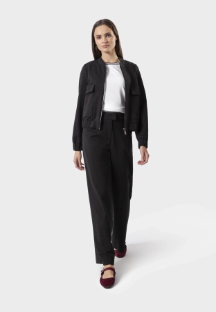 Dzianinowa bomberka z dużymi kieszeniami