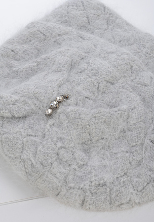 Szara czapka w romby z naturalnym włosiem