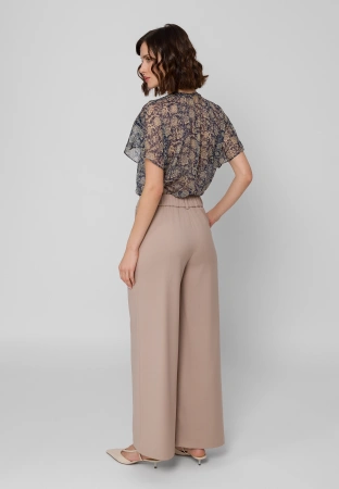 Beżowe spodnie z szeroką nogawką
