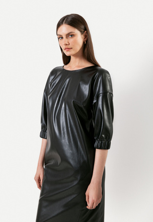 Czarna sukienka z ekoskóry