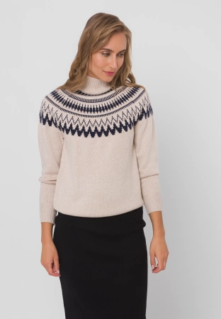 Beżowy sweter w norweski wzór