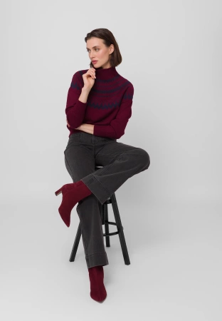 Bordowy sweter w norweski wzór