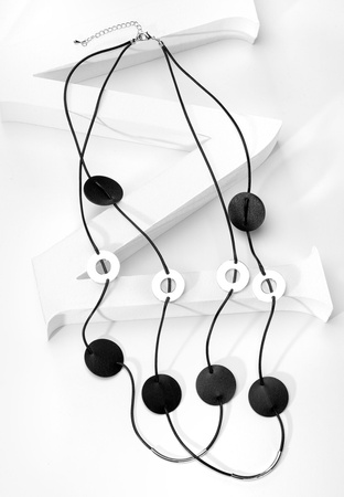 Podwójny naszyjnik na rzemyku z kółkami