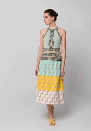 Dzianinowa sukienka w geometryczny wzór z turkusem