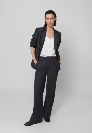 Długi żakiet w prążek na jeden guzik