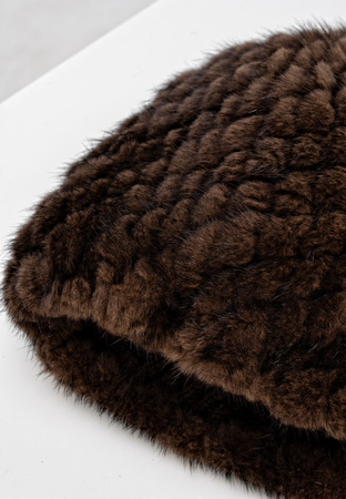 Brązowa futrzana czapka