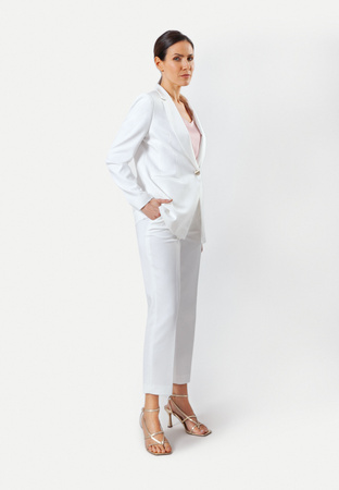 Białe spodnie w kant