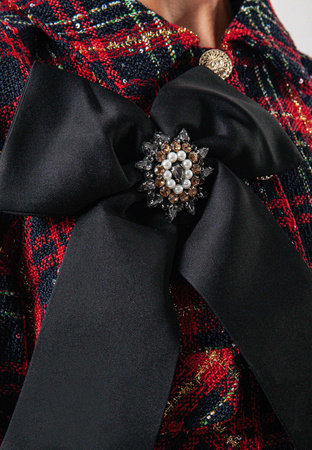 Czerwony krótki żakiet w kratę z odpinaną kokardą