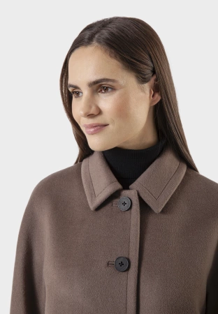 Brązowy wełniany płaszcz z kołnierzykiem