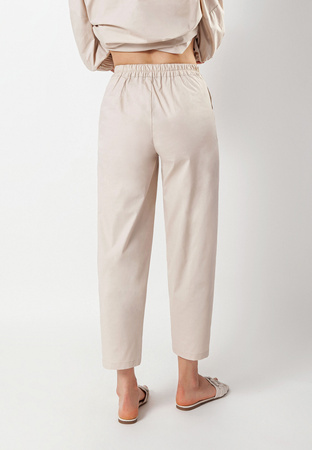 Beżowe popelinowe spodnie z krótszą nogawką