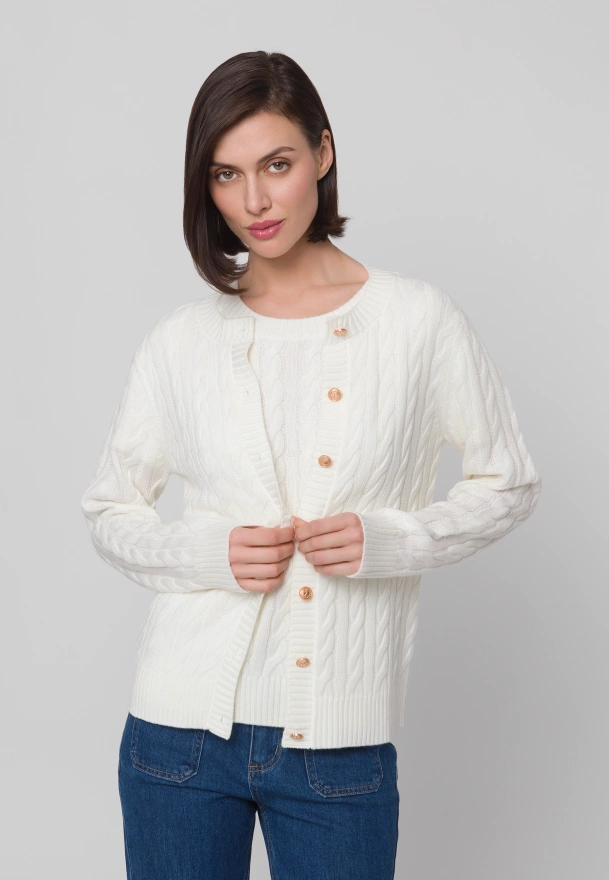 Ecru kardigan w warkoczowy splot