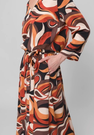 Wiskozowa sukienka wiązana w pasie