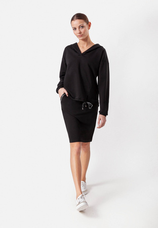 Czarna bluza z kapturem ze srebrnym wiązaniem