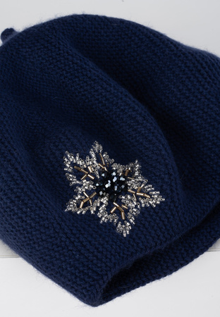 Granatowy beret z koralikami