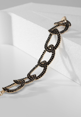 Bransoletka w złotym kolorze z ozdobnymi oczkami