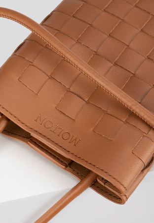 Pleciona torebka etui w kolorze camelowym