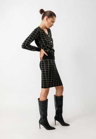 Czarny kardigan w złote łańcuchy