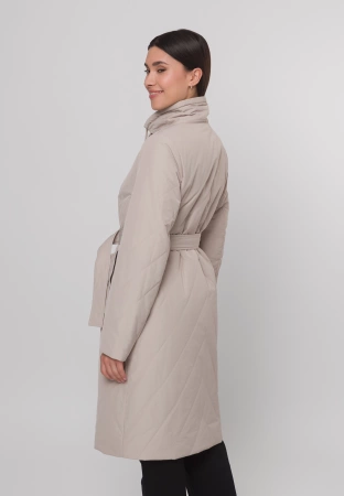 Pikowany płaszcz w kolorze beżowym