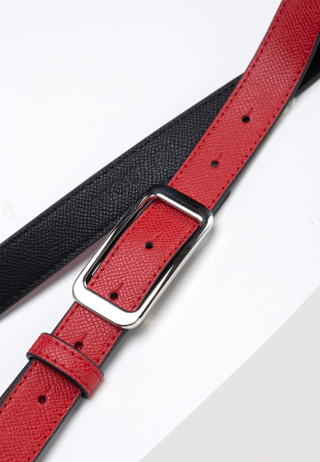 Czerwony klasyczny pasek