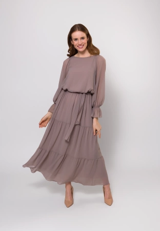 Zwiewna sukienka maxi wiązana w pasie