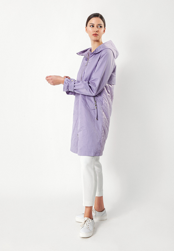 Lawendowy lekko ocieplany płaszcz z pikowaniem