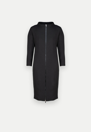 Prosta sukienka ze stójką zapinana na suwak