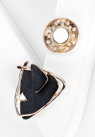 Trójkątna broszka na magnes