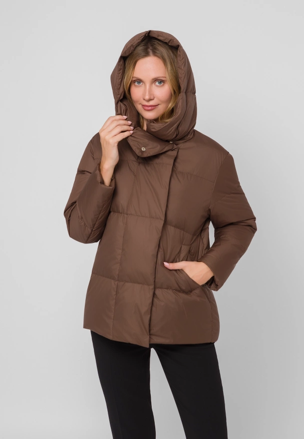 Brązowa pikowana kurtka z kapturem