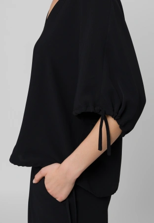 Czarna bluzka oversize ze ściągaczami