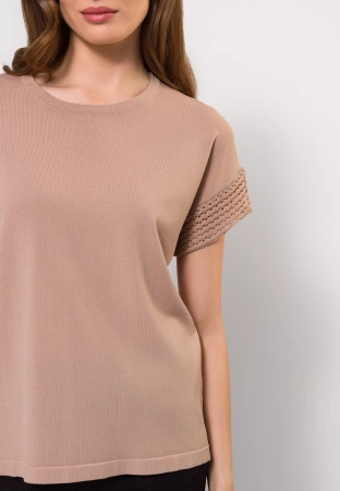 Beżowa kimonowa bluzka z ozdobnym wykończeniem