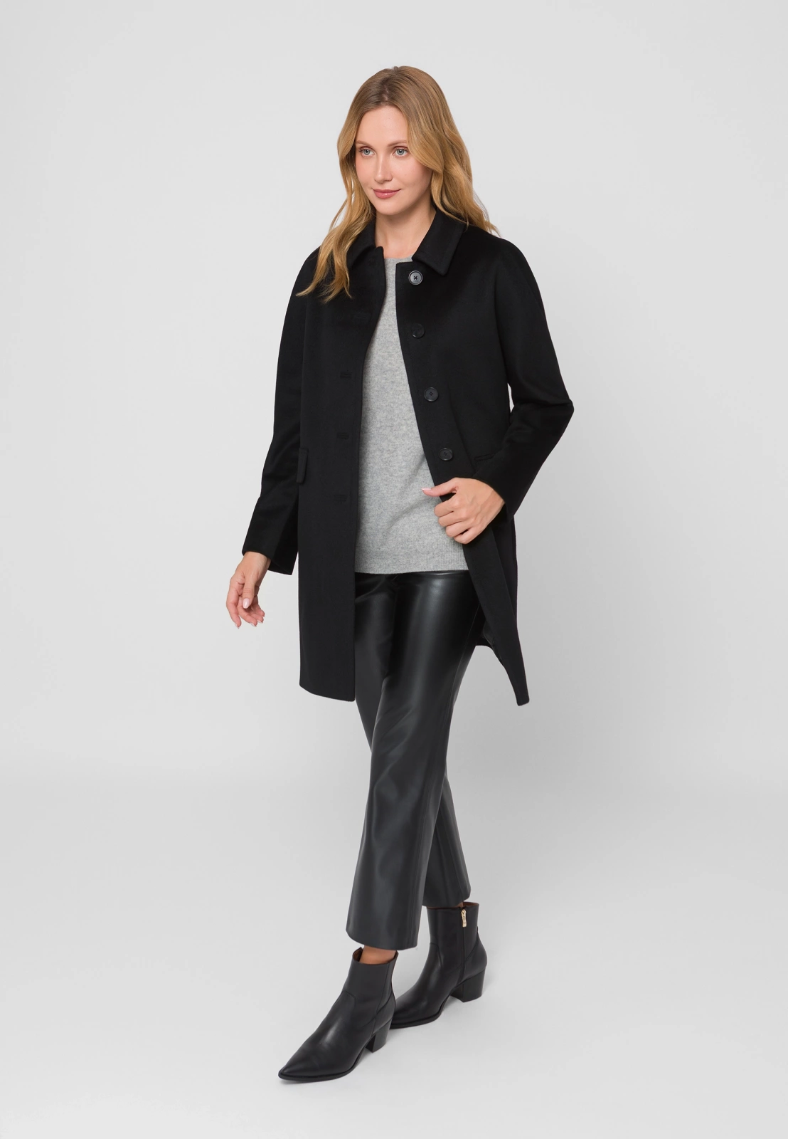 Czarny wełniany płaszcz z kołnierzykiem