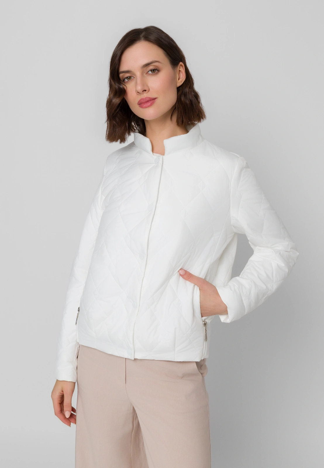 Biała pikowana kurtka