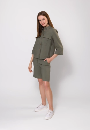 Spodenki w oliwkowym kolorze z wiskozą i lnem