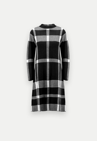 Czarna dzianinowa sukienka w kratę