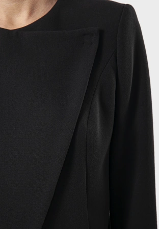 Żakiet z asymetrycznym zapięciem