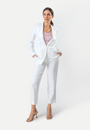 Białe spodnie w kant