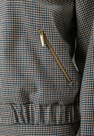 Beżowa bomberka w kratę