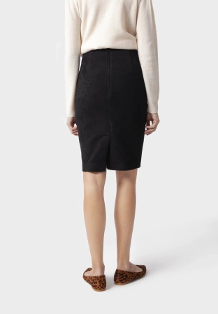 Czarna spódnica z charakterystyczną fakturą