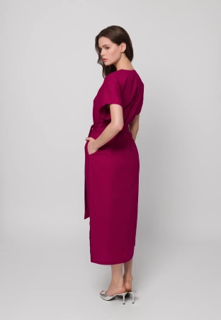 Bawełniana amarantowa sukienka wiązana w pasie