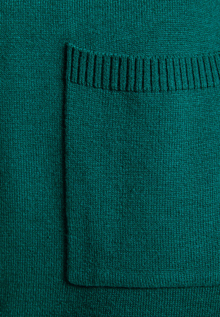 Zielona dzianinowa sukienka z paskiem