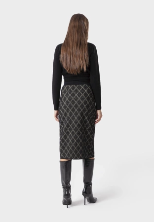 Czarna dzianinowa spódnica ze złotą nitką