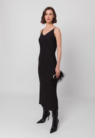 Wieczorowa torebka z ozdobnymi piórami