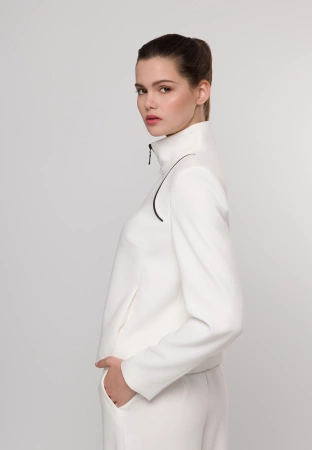 Dopasowana kurtka zapinana na suwak