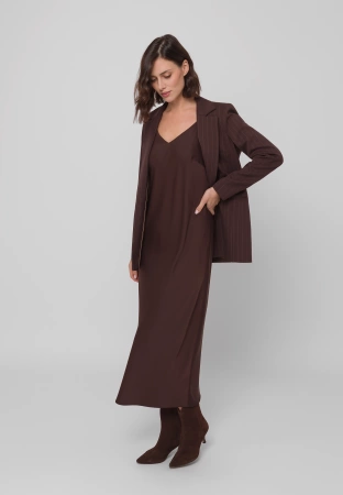 Brązowa sukienka na cienkich ramiączkach