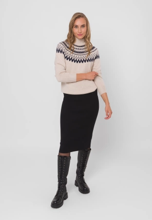 Beżowy sweter w norweski wzór