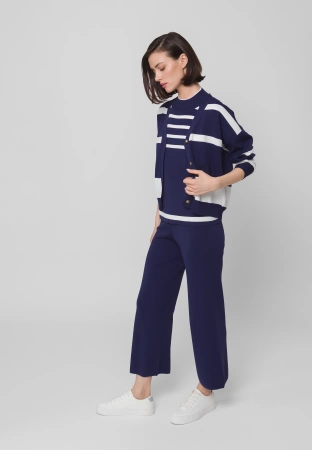 Granatowa dzianina w pasy