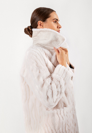 Delikatnie różowe futro 100% wełna