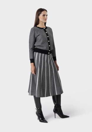 Czarna trapezowa spódnica z wełną