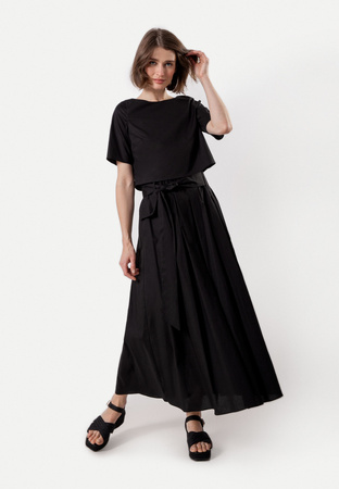 Krótka bawełniana bluzka w czarnym kolorze